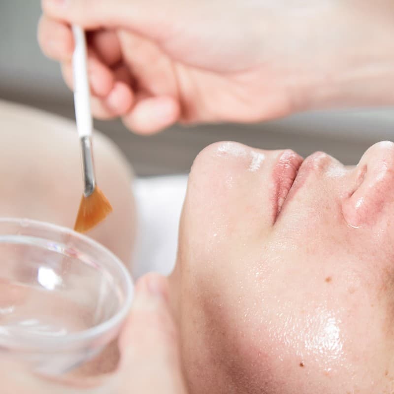 Revitaliza tu piel con nuestro peeling facial